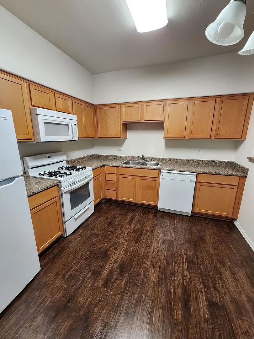 Building Photo - 498 Treshill Rd #143