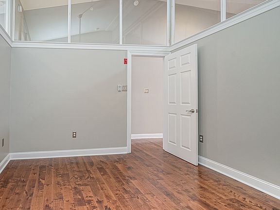 Middle Bedroom w/ remote activated black-out shades