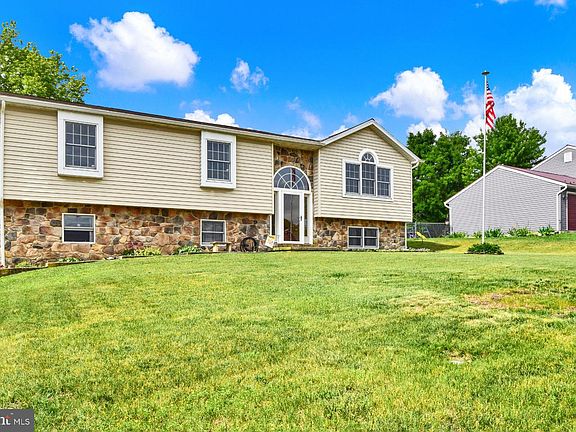 2nd image of 1228 Candice Ln