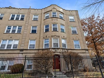 6303 N Claremont Ave APT 2, Chicago, IL, 60659