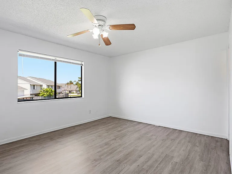 2305 Seaside Dr — Photo 23