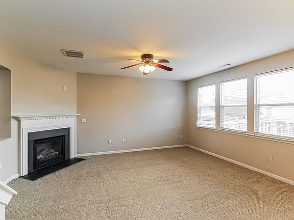 4th image of 136 Maple Hill Dr