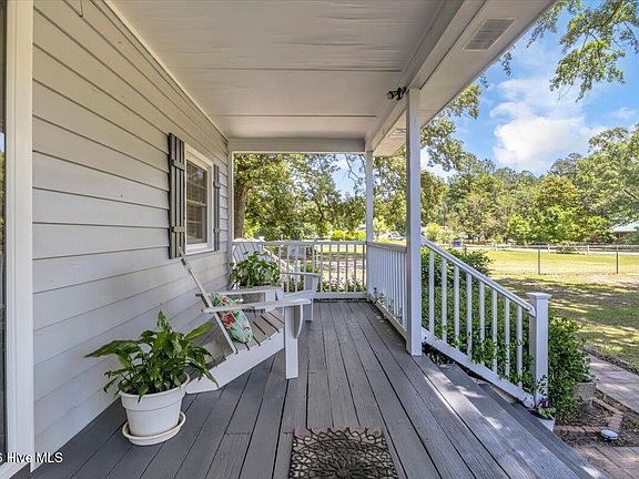 3rd image of 110 Dogwood Circle