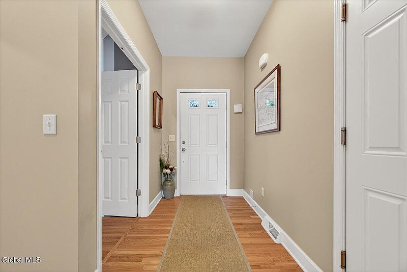 3rd image of 5 Fulton Court