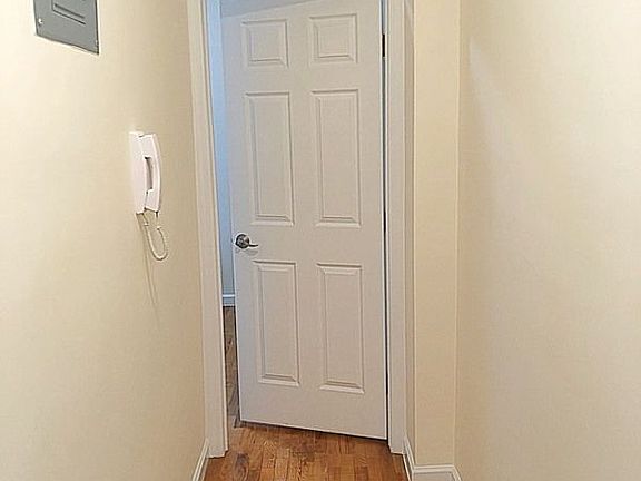 3rd image of 305 W 45th St APT 4c