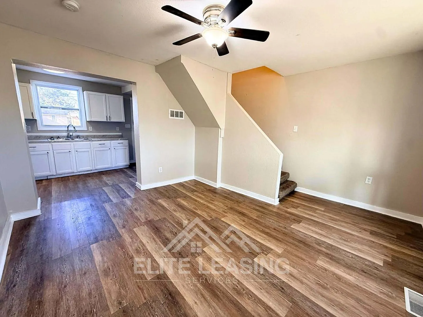Charming 3 Bedroom Home close to Hospitals! Available Now! — Photo 2