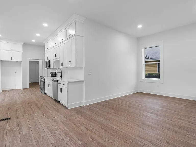 1503 N Chamberlain Ave — Photo 4