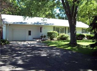 865 Center Point Rd NE, Hiawatha, IA 52233