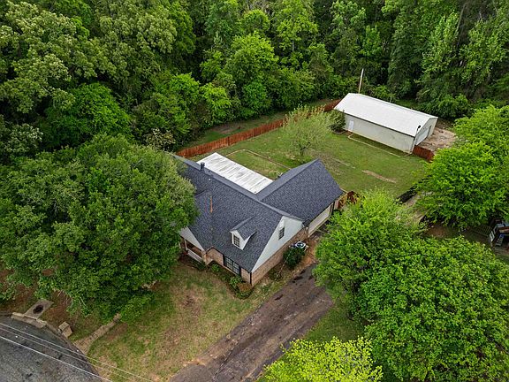 4th image of 6 Spring Valley Cir