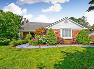 24319 El Marco Dr, Farmington Hills, MI 48336