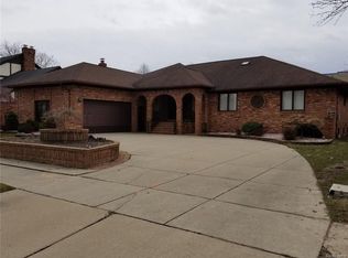 25729 Wilson Dr, Dearborn Heights, MI 48127