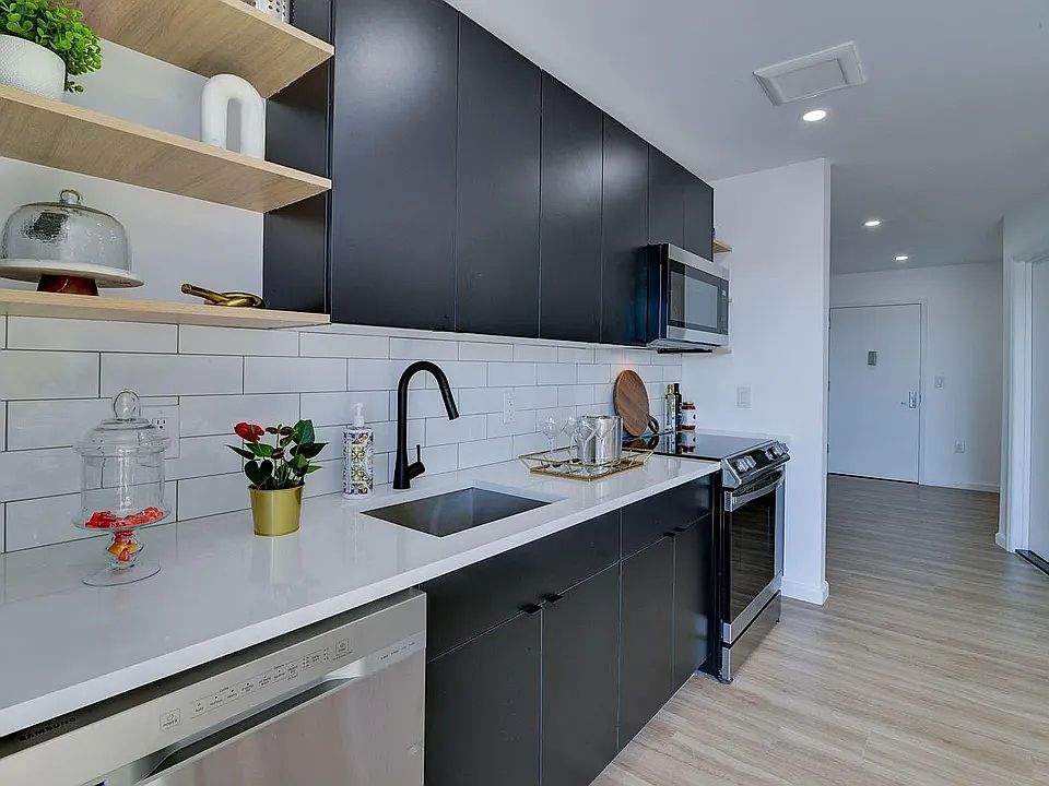 1st image of 557 Market St #1