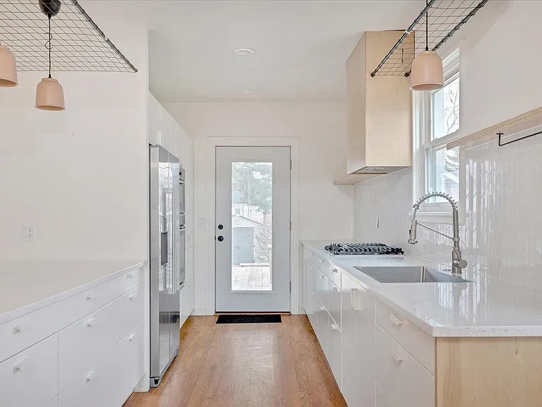 271 E Woodland St — Photo 21