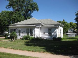 300 E 2nd St, Colton, SD 57018