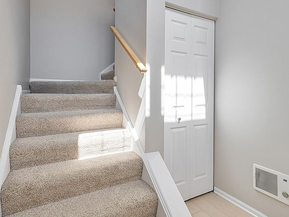4th image of 3024 Kentshire Cir