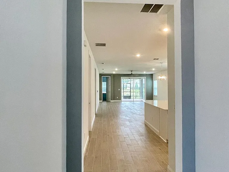 267 Seaforth Dr — Photo 2