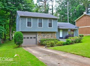 3913 W Wood Path, Stone Mountain, GA 30083