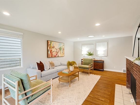 4th image of 20622 54th Avenue W