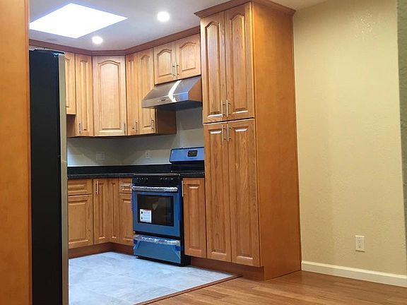 3rd image of 220 Price St