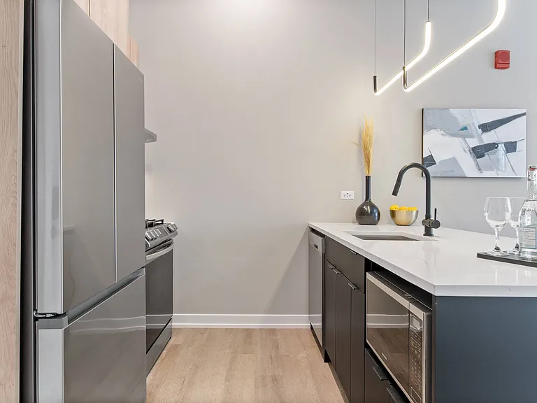 3217 N Clark St — Photo 13