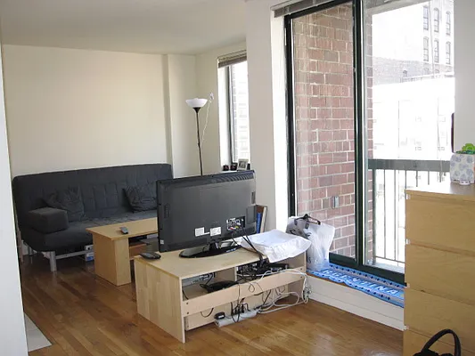 Rented by City Connections Realty | media 15