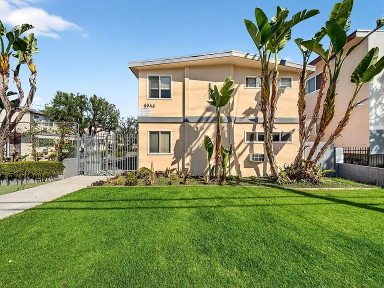 6944-6954 Coldwater Canyon Ave — Photo 40