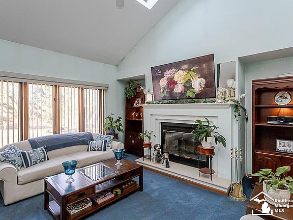 3rd image of 6820 Stonegate Dr