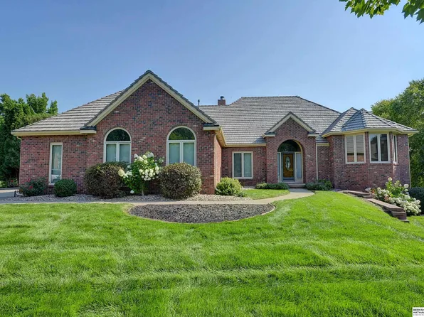 3325 N 130th Cir, Omaha, NE 68164