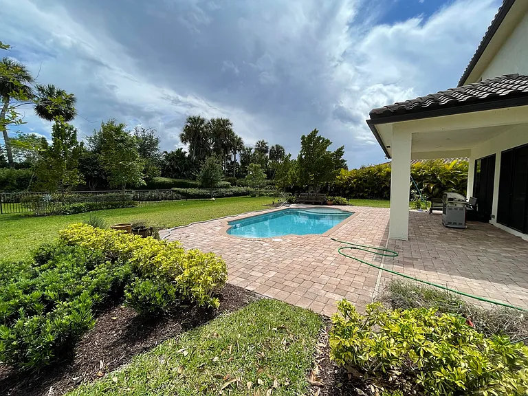 11720 Waterway Cir — Photo 55