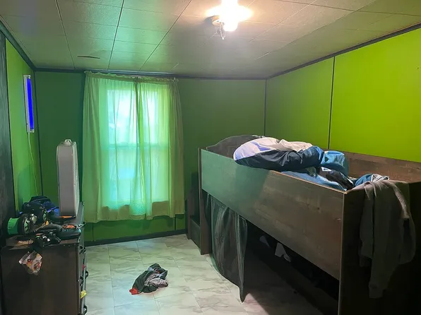 467 Market St, Leechburg, PA 15656