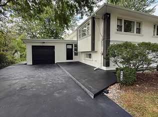 1016 Westwood Rd, Woodmere, NY 11598