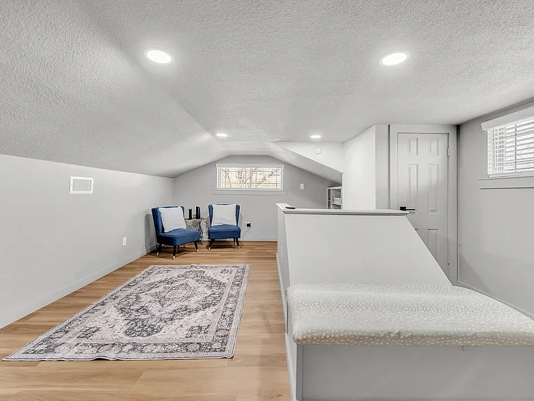 2204 Delwin Cir — Photo 19