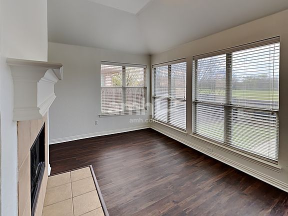 5th image of 307 Creekside Way