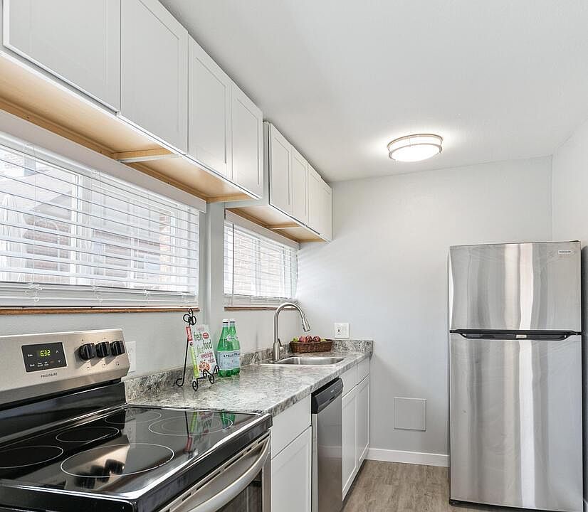 Kitchen View, Stainless Steel Stove/Range, Dishwasher, Refrigerator, Sink, Cabinets