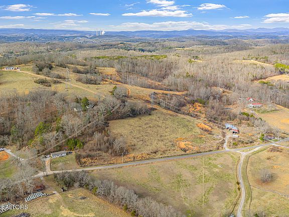 3rd image of 662 Buck Creek Rd