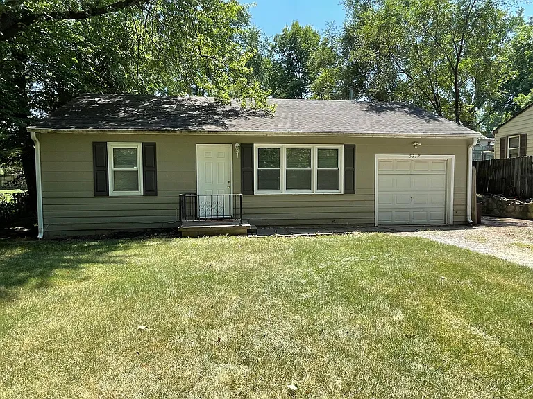 5217 NE 46th Ter — Photo 3