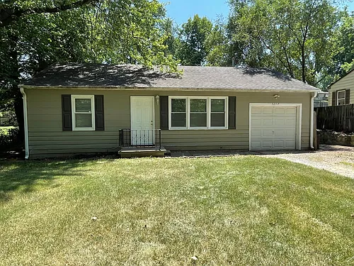 5217 NE 46th Ter Photo 1 5217 NE 46th Ter Photo 1