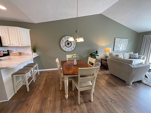 3rd image of 10973 Cranberry Ct