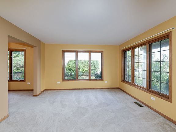 4th image of 8130 Hampton Dr