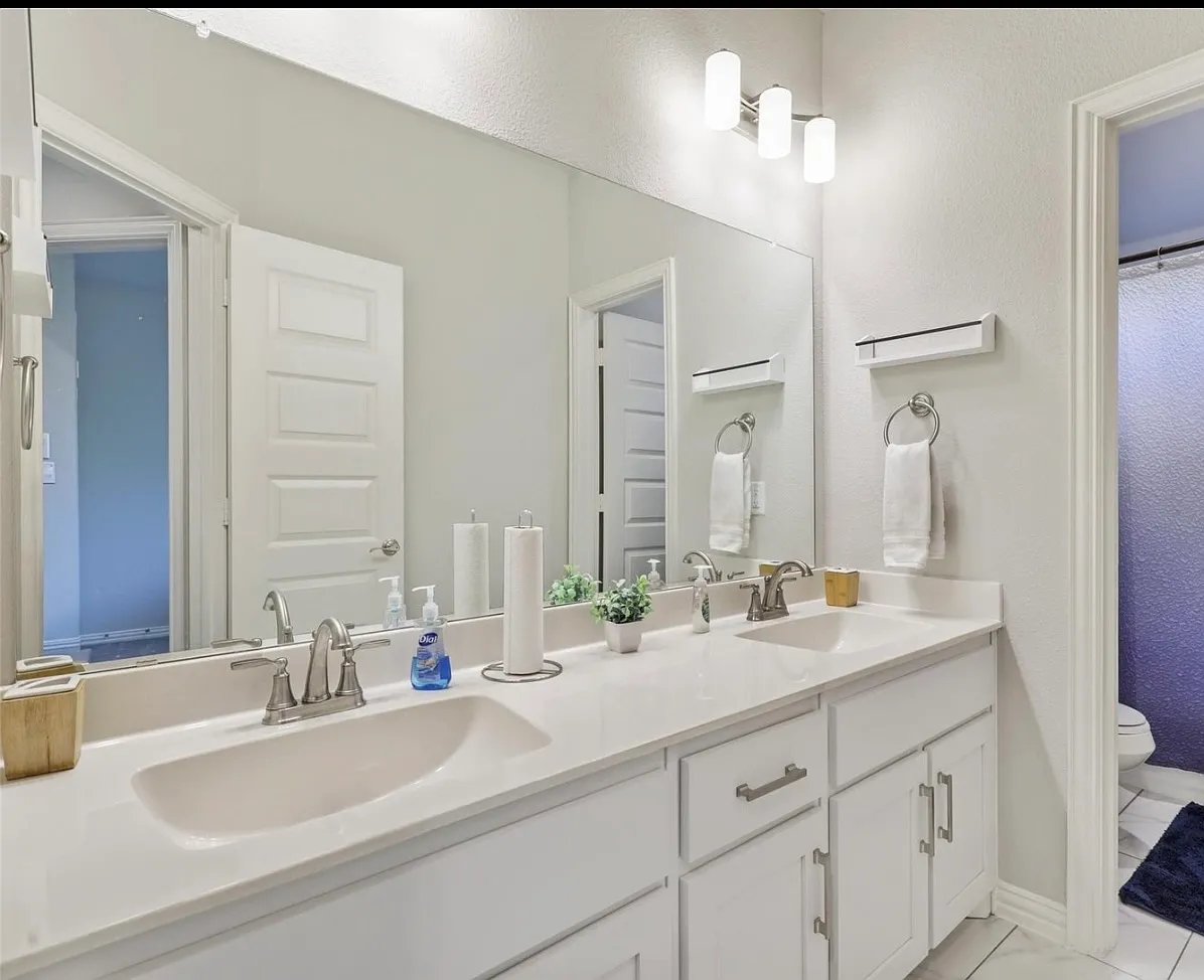 4 bed, 3027 sqft, $3,000 — Photo 2