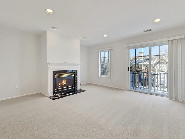 2198 Kent Ct #2198 — Photo 14