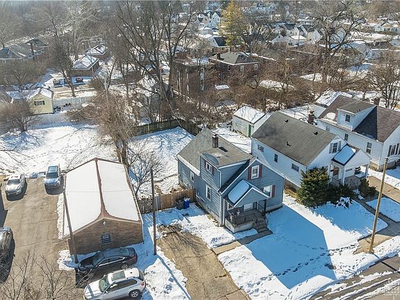 5th image of 250 E Parkwood Dr