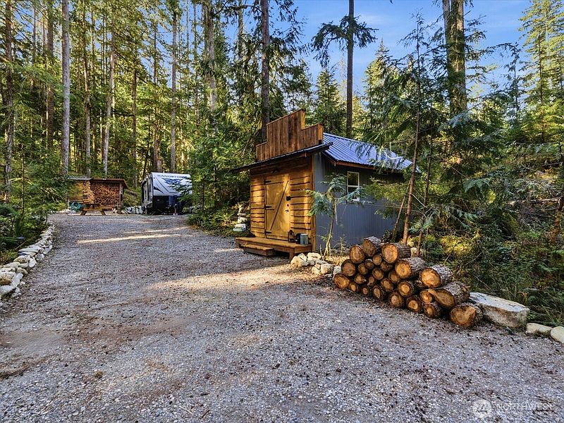 2nd image of 63424 W Cascade Way