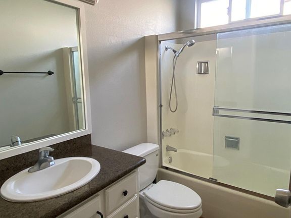 3rd image of 911 Missouri St APT 3