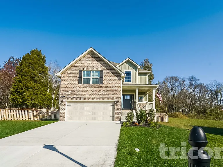348 Brandywine Ln — Photo 2