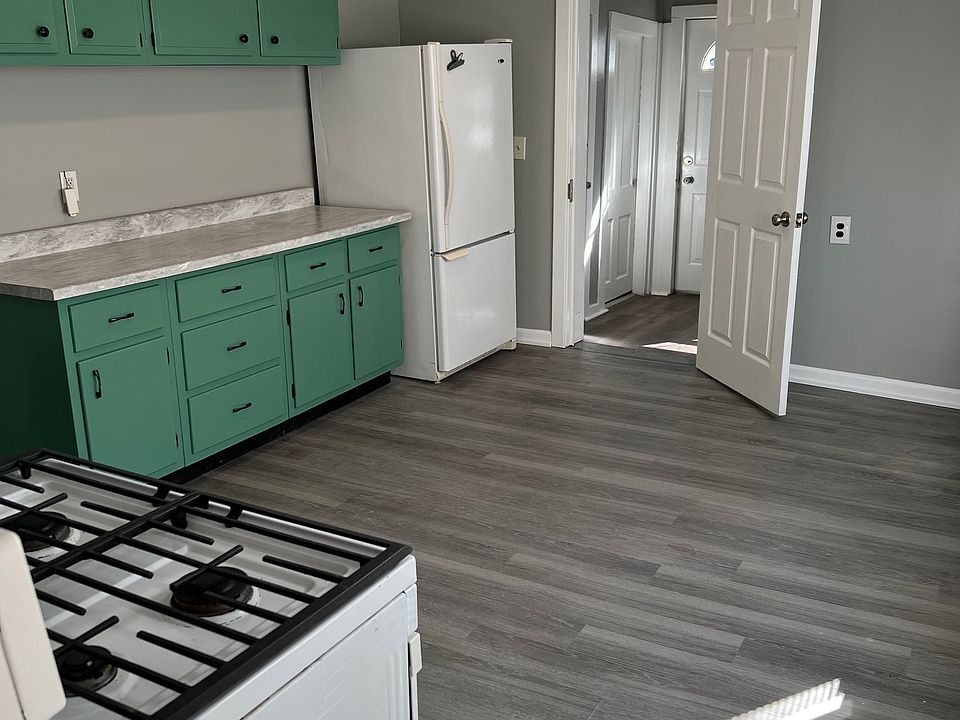 1st image of 1701 Plum St Floor 1