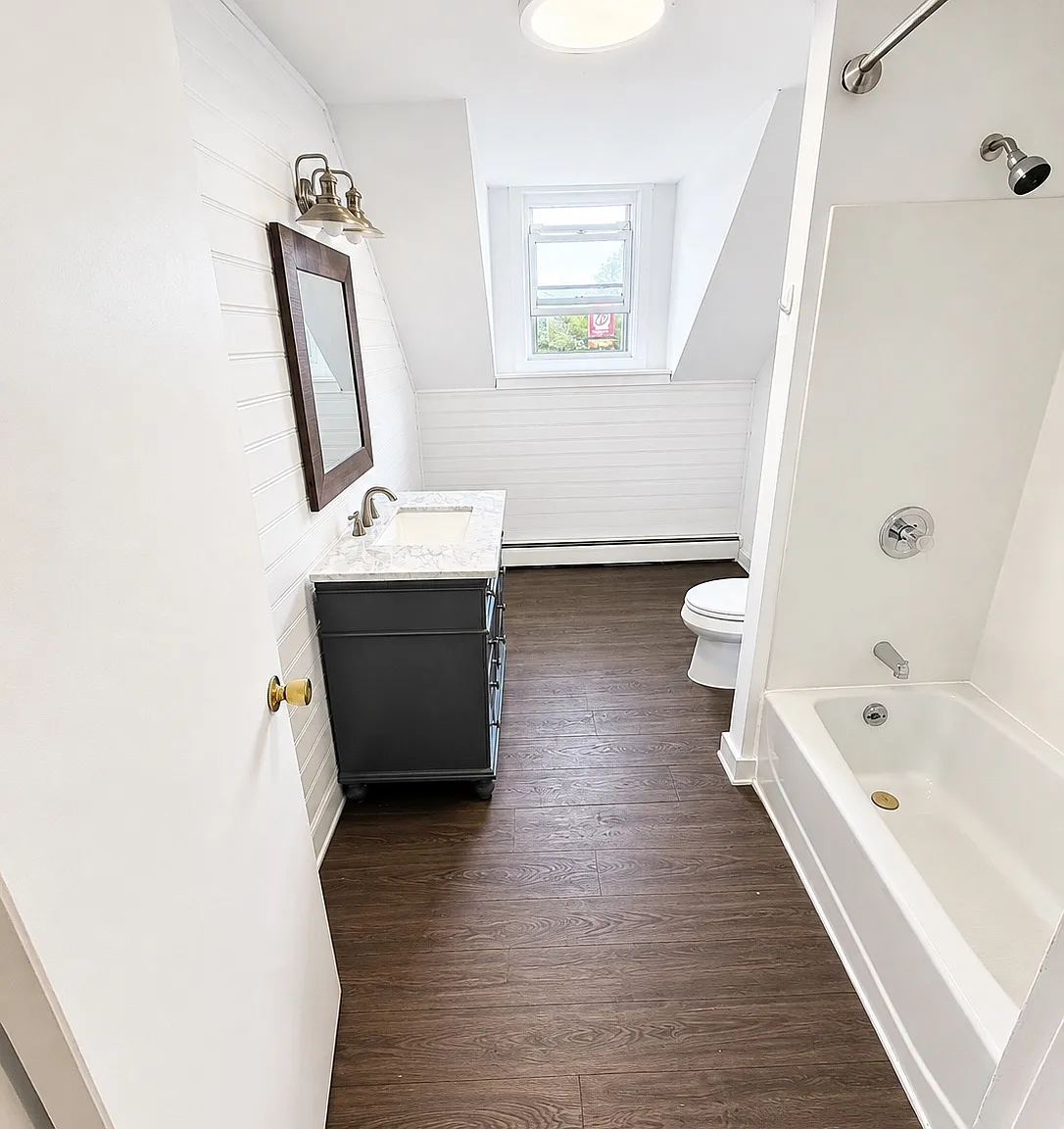 3 bed, 700 sqft, $2,000 — Photo 2