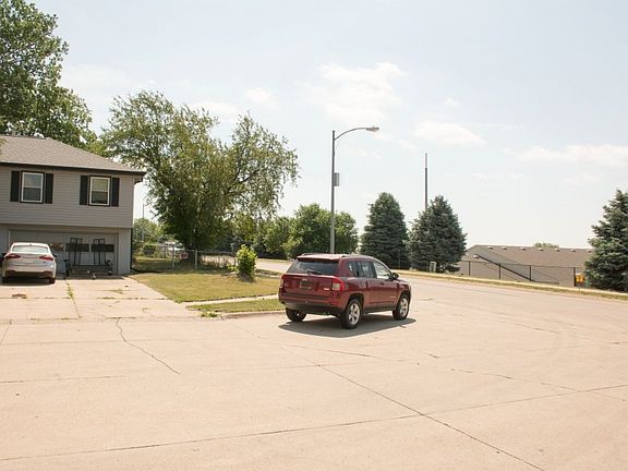 5th image of 4213 N 130th Cir