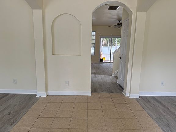 4th image of 834 Indianola Ct