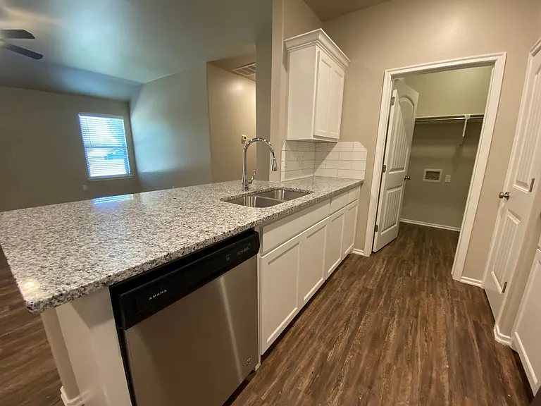 5220 Oakwood Villas Ct — Photo 7